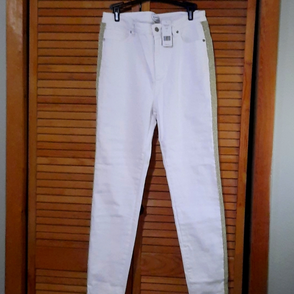 SOLD 🤍Bebe White Jeans